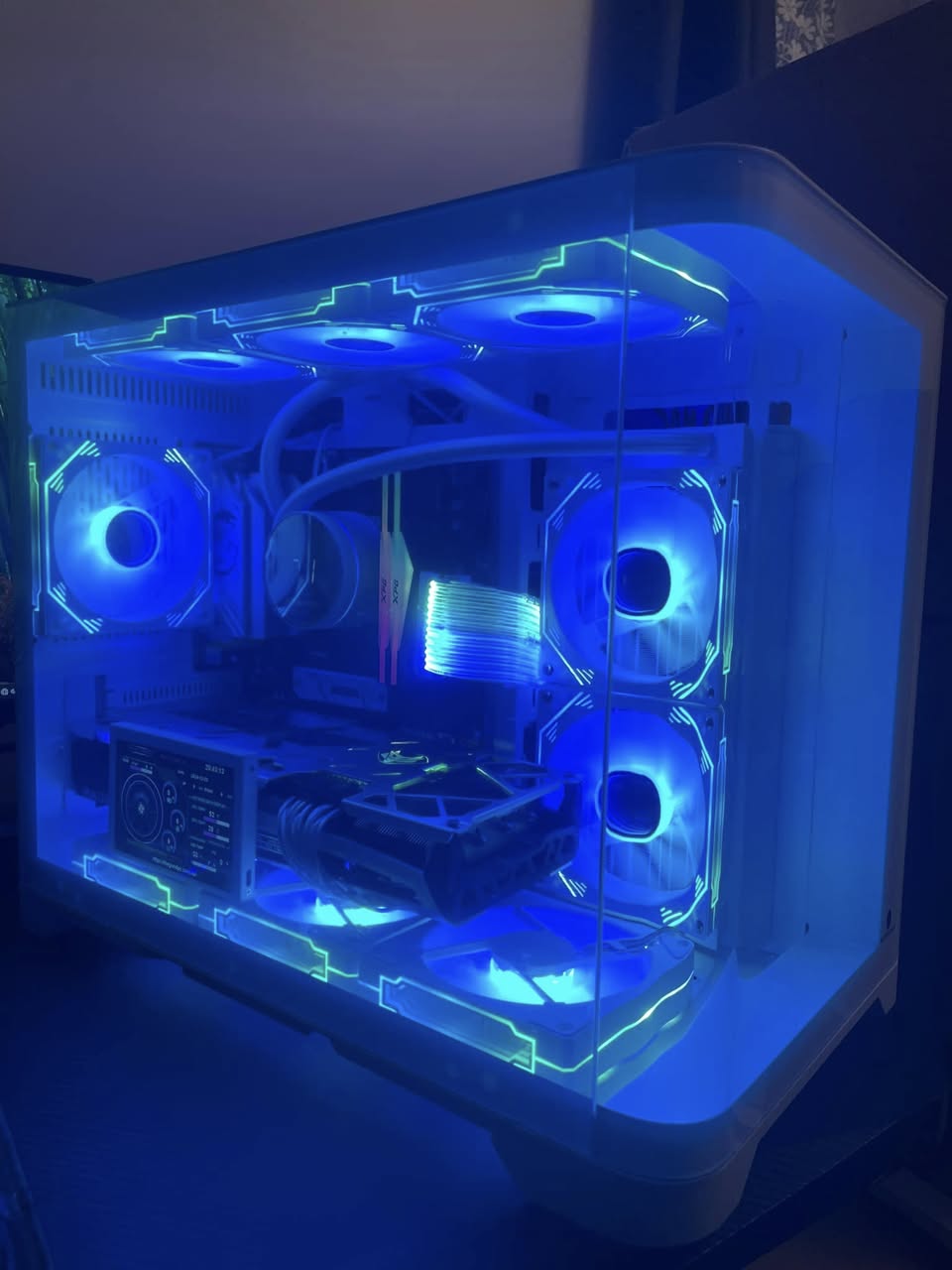 Ryzen 7 7800x3D- RX 6700xt- 32 GB RAM