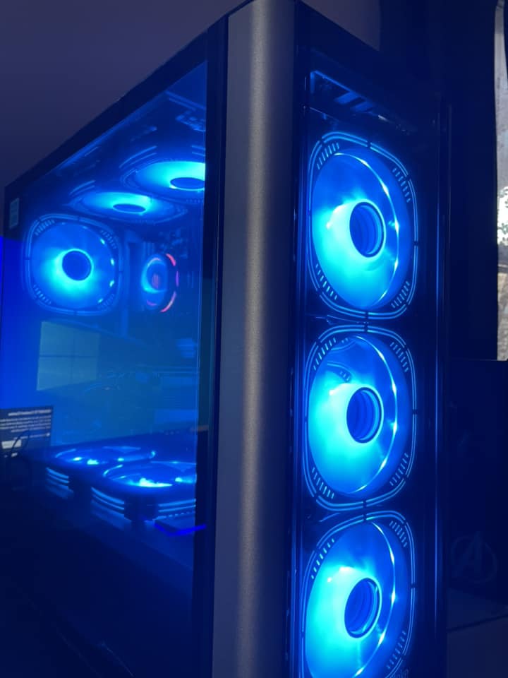 Ex-Build PC Ryzen 9 7900x3D- 32 GB DRR5- 3 TB Storage- Wifi 6+ Bluetooth