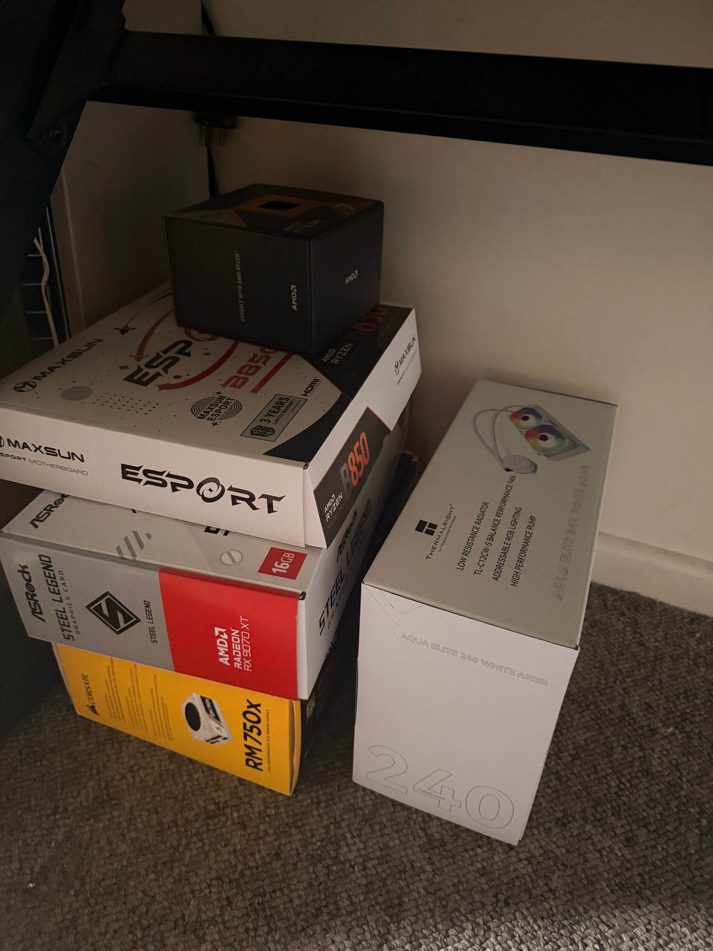 Fullwhite Gaming PC, Ryzen 7 7800x3D, RX 9070xt