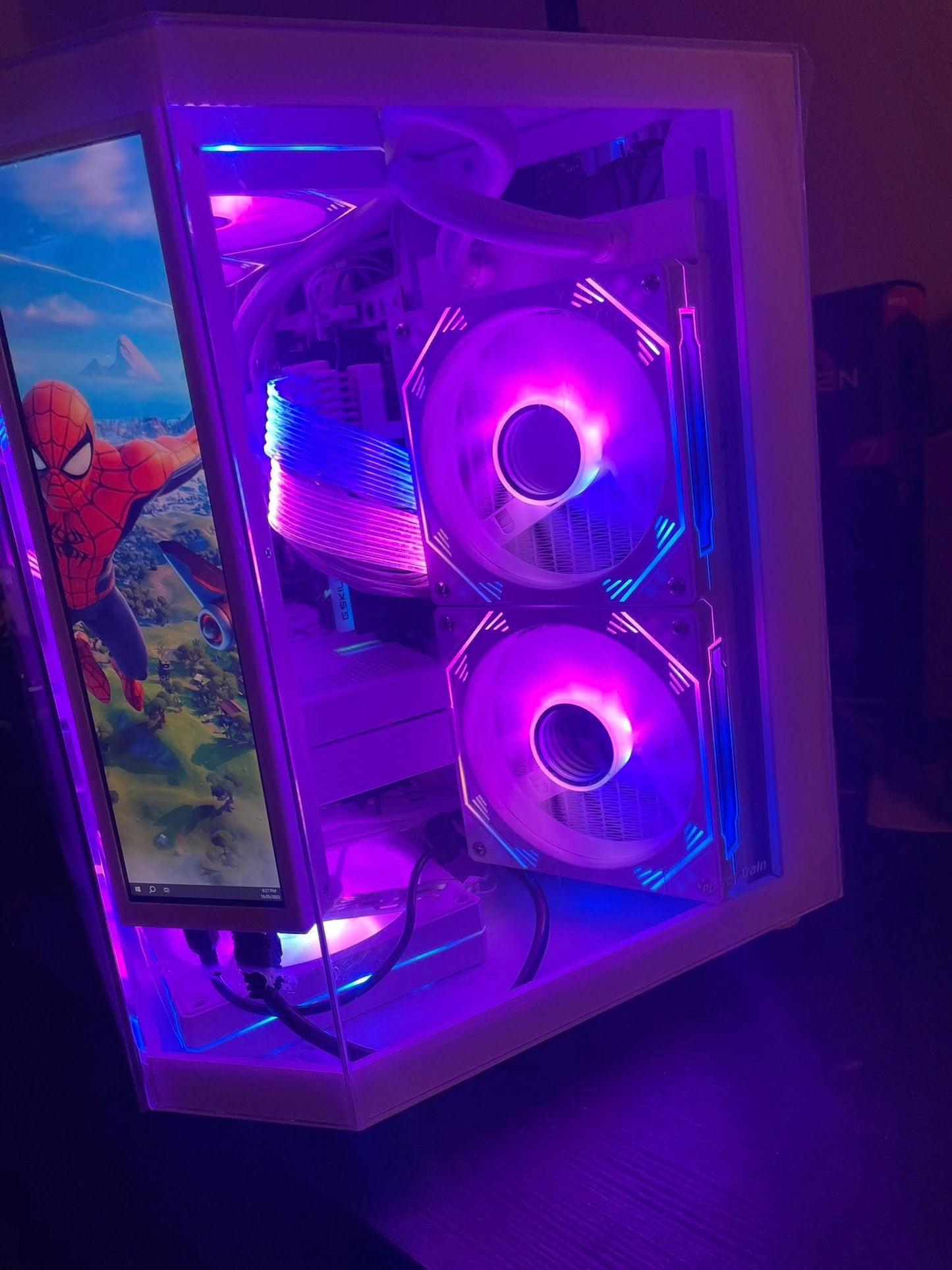 [Full white] Ryzen 7 5700x, RX 6600m, 32 GB RAM