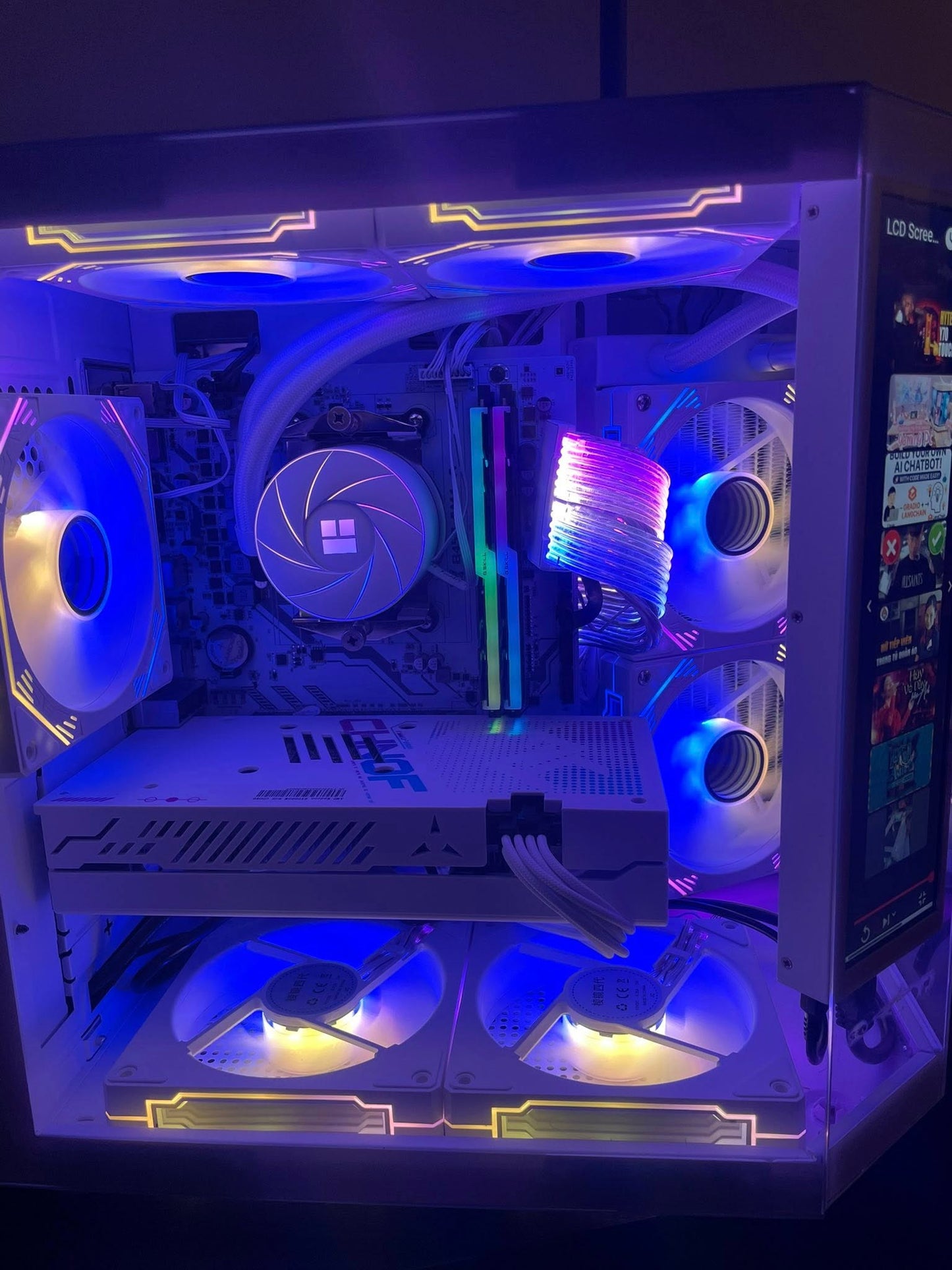 [Full white] Ryzen 7 5700x, RX 6600m, 32 GB RAM
