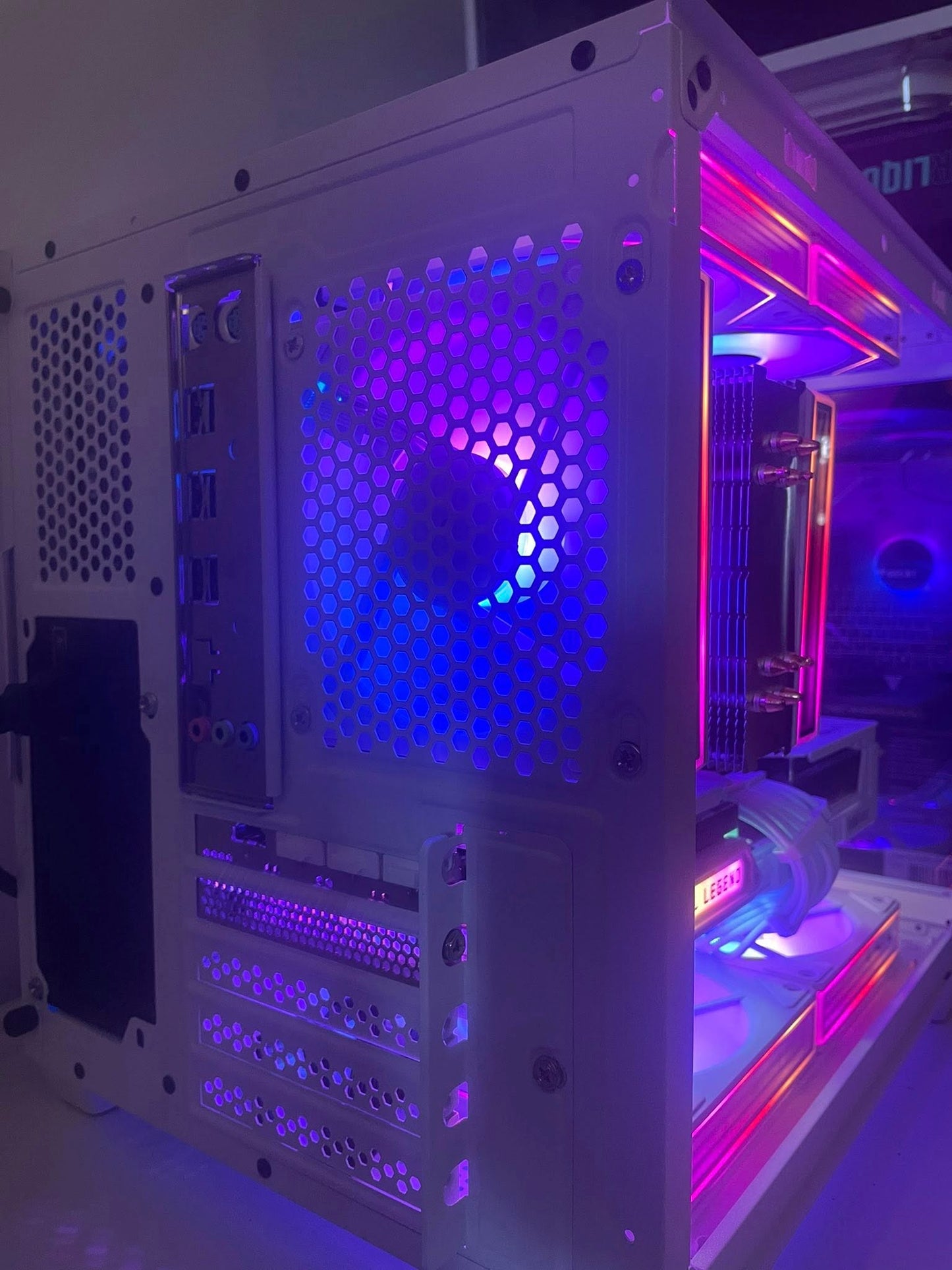 Intel Xeon 16 cores/ 32 threads | Intel B580 | 32 GB RAM