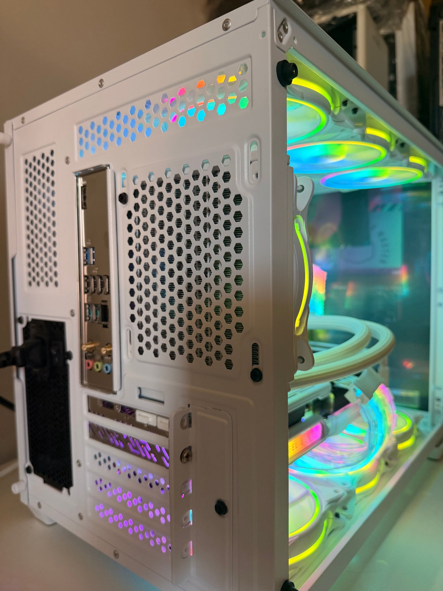 White PC | Ryzen 7 7800x3D | RX 9070XT | 48GB RAM