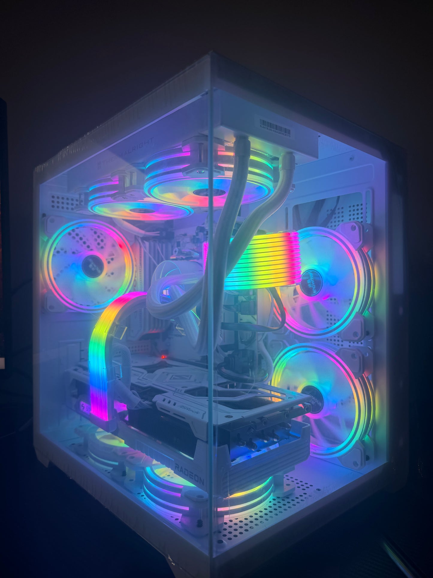 Fullwhite Gaming PC, Ryzen 7 7800x3D, RX 9070xt