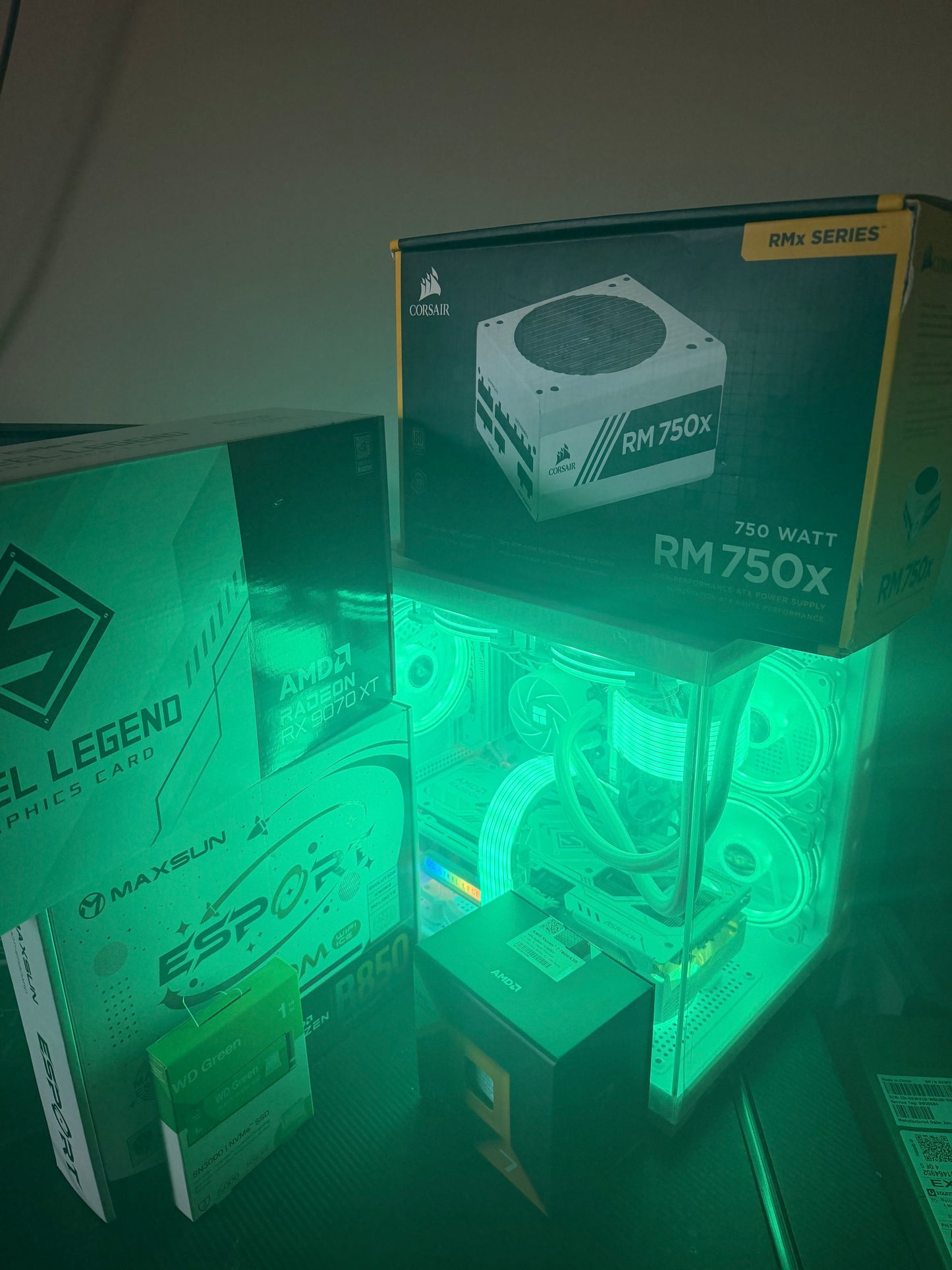 Fullwhite Gaming PC, Ryzen 7 7800x3D, RX 9070xt