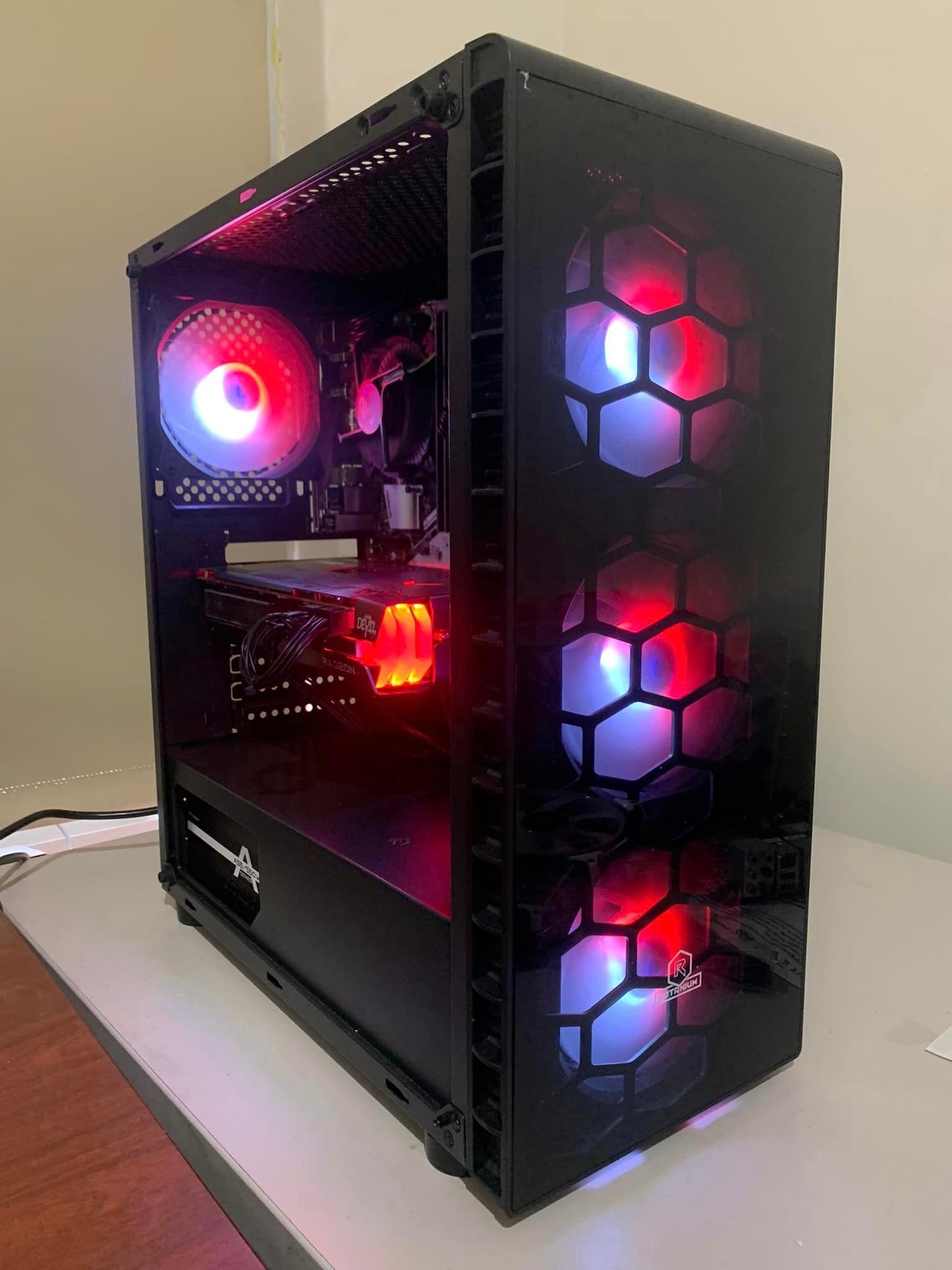 Ex-Build PC Mid-Range Gaming PC- Intel Core I5 8400- RX 6600xt- 16 GB RAM