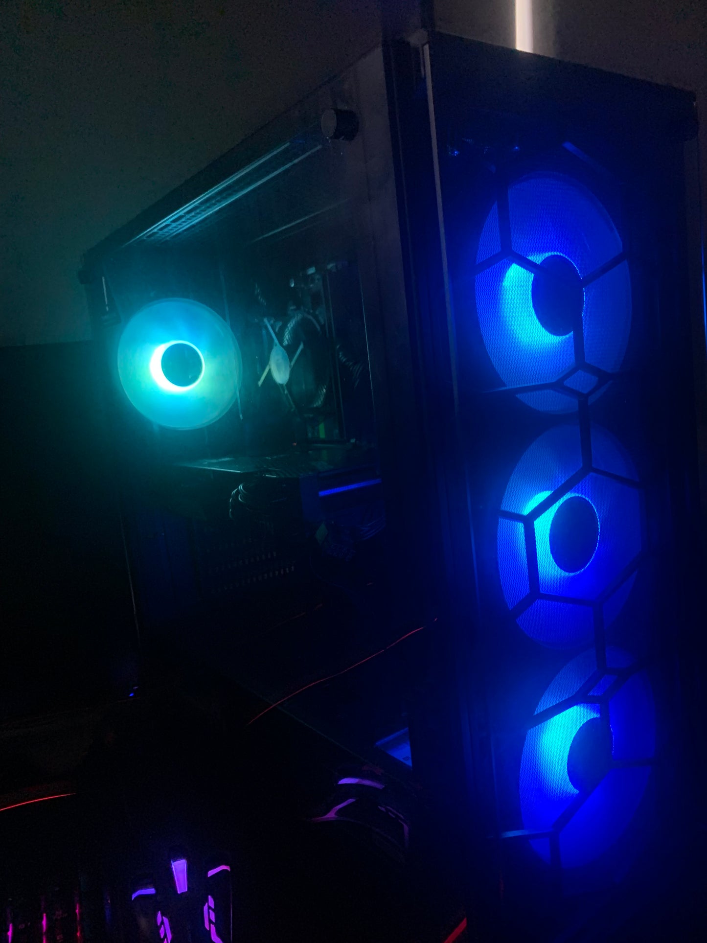 Good Mid-range Gaming PC- Intel I5 9400f- RX 6600xt- 16 GB RAM